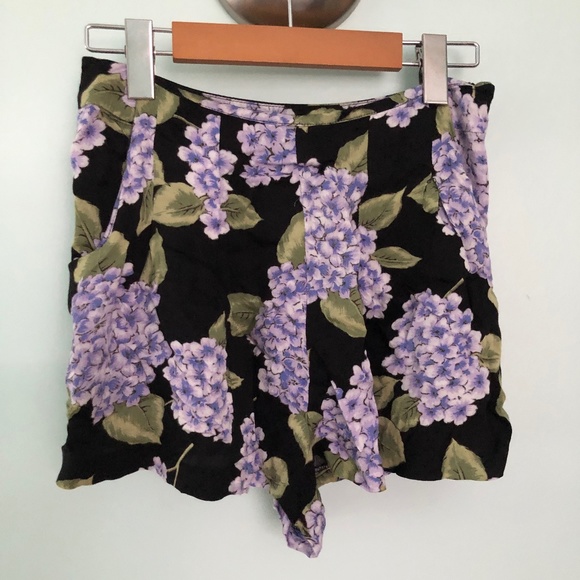 MINKPINK Flowy Floral Shorts - Picture 1 of 5
